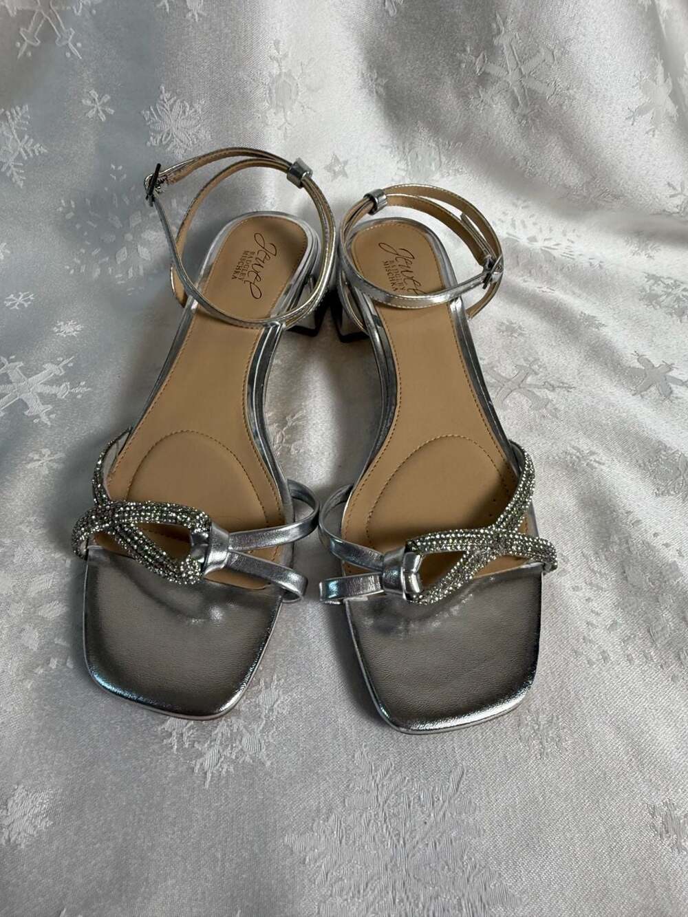 Jewel Badgley Mischka Silver Rhinestone Bow Block Heel Sandals Size 9 Bridal